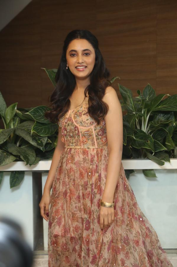 priyanka-mohan-stills-8.jpg