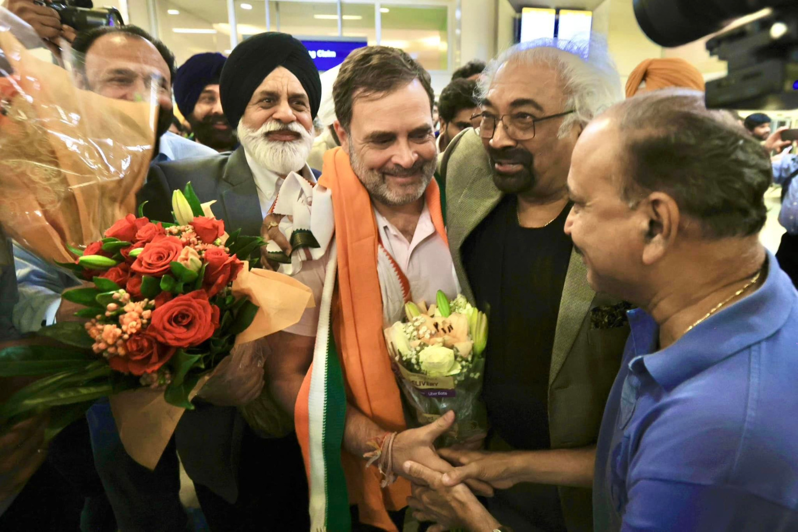 rahul-gandhi-at-dallas-airport-2.jpg