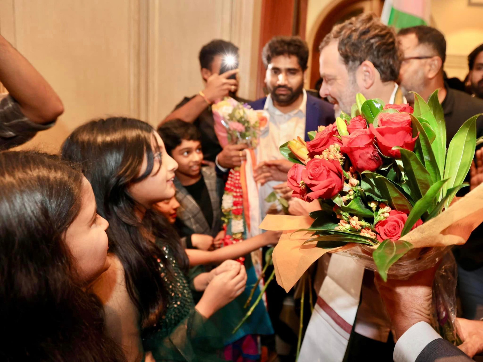 rahul-gandhi-at-dallas-airport-3.jpg