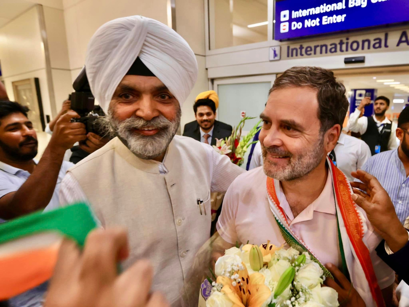 rahul-gandhi-at-dallas-airport-4.jpg