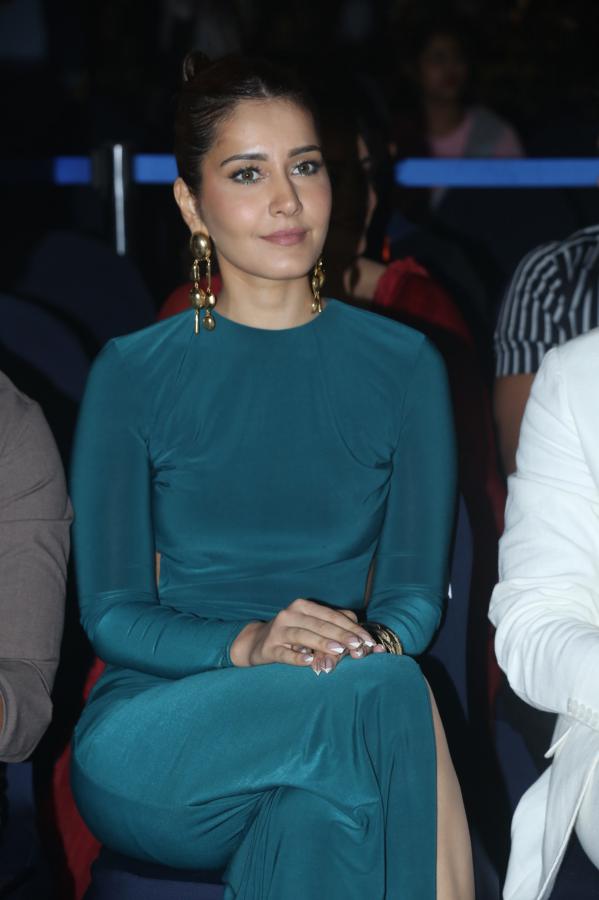 rashi-khanna-at-iifa-awards-4.jpg
