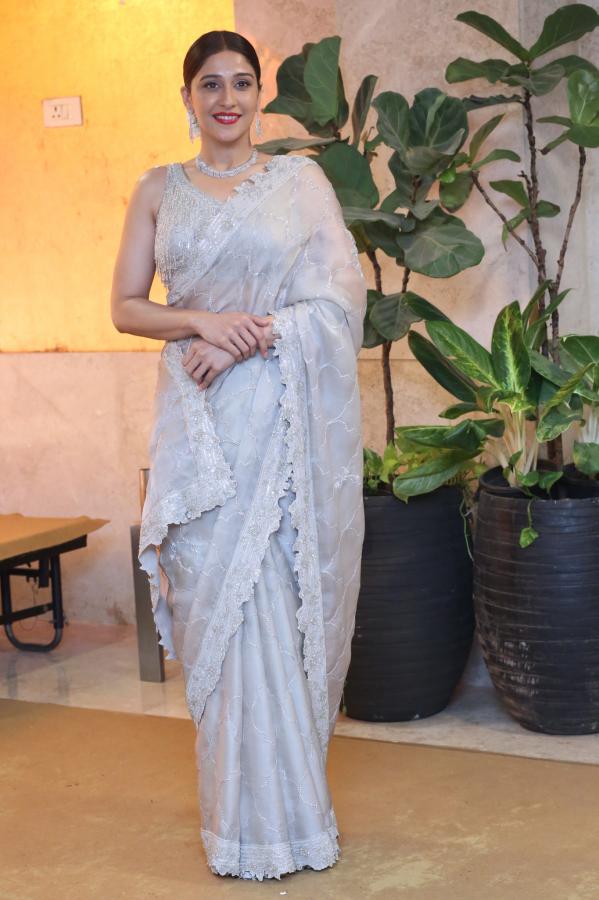regina-casandra-stills-2.jpg