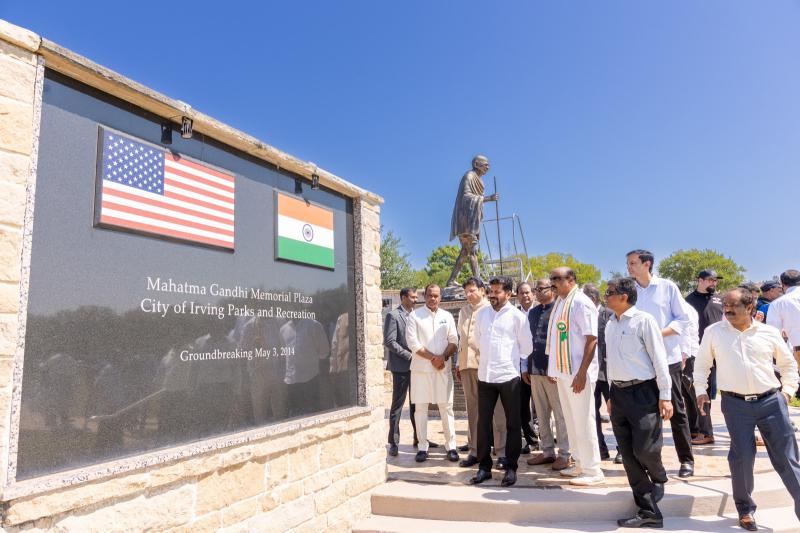 revanth-ministers-pay-homage-to-mahatma-gandhi-4.jpg