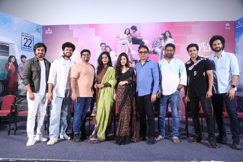 roti-kapada-romance-movie-press-meet-2-1.jpg