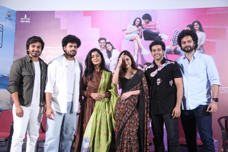 roti-kapada-romance-movie-press-meet-2-10.jpg