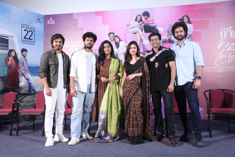 roti-kapada-romance-movie-press-meet-2-11.jpg