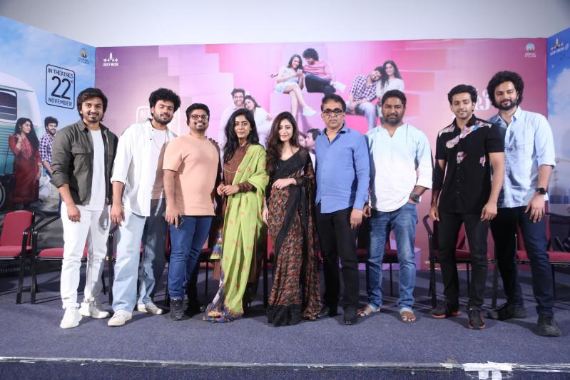 roti-kapada-romance-movie-press-meet-2-14.jpg