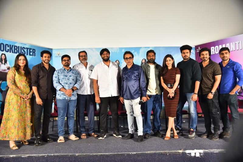 roti-kapada-romance-movie-success-meet-15.jpg
