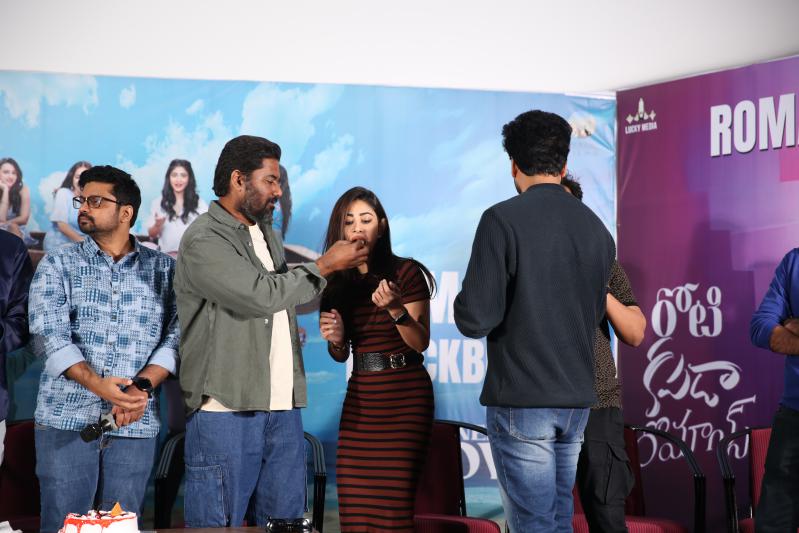 roti-kapada-romance-movie-success-meet-19.jpg