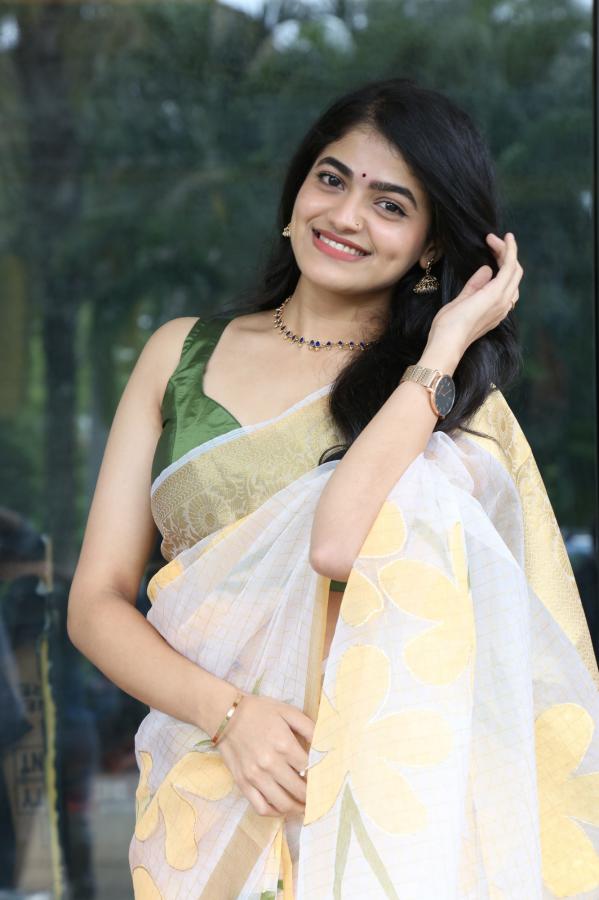 sangeetha-stills-2-4.jpg