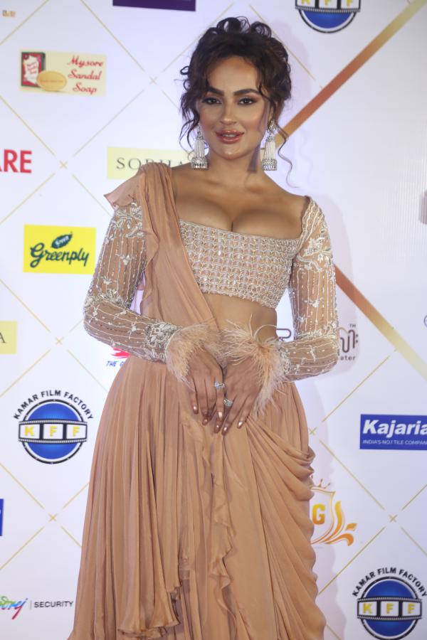 seerat-kapoor-at-filmfare-awards-6.jpg