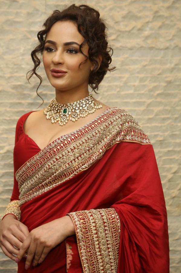 seerat-kapoor-stills-4-14.jpg