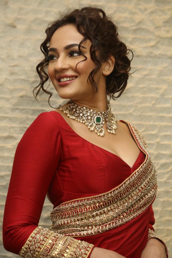 seerat-kapoor-stills-4-17.jpg