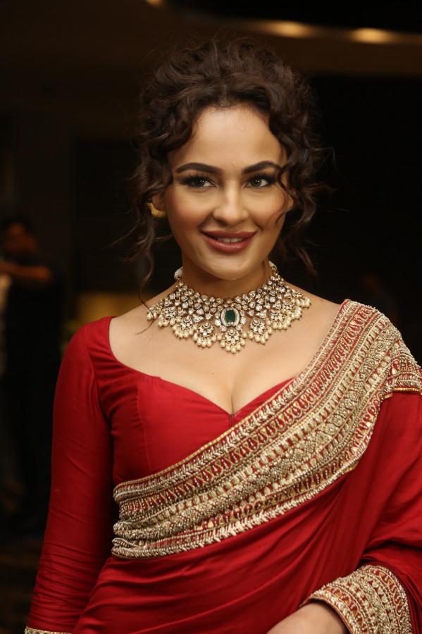 seerat-kapoor-stills-4-8.jpg