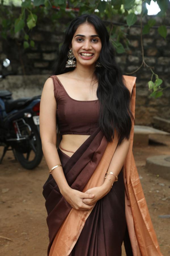 shagna-sri-venun-stills-18.jpg