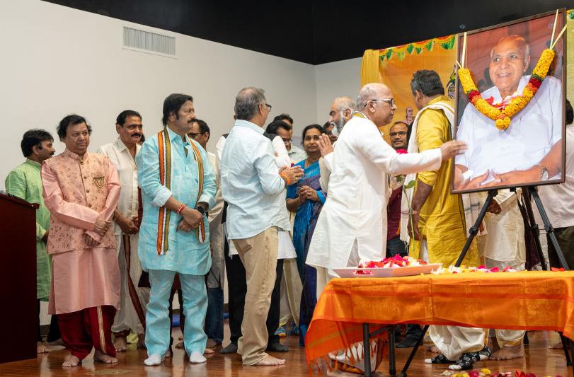shraddanjali-to-ramoji-rao-in-dallas-12.jpg