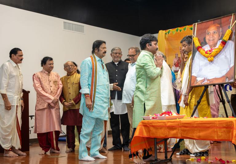 shraddanjali-to-ramoji-rao-in-dallas-13.jpg
