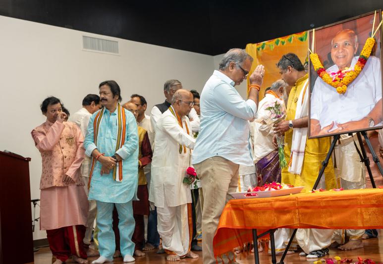 shraddanjali-to-ramoji-rao-in-dallas-15.jpg