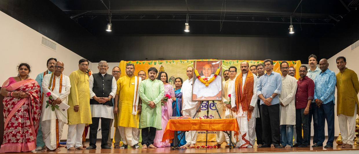shraddanjali-to-ramoji-rao-in-dallas-4.jpg