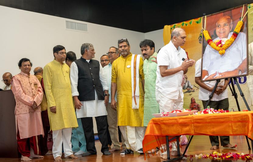 shraddanjali-to-ramoji-rao-in-dallas-6.jpg