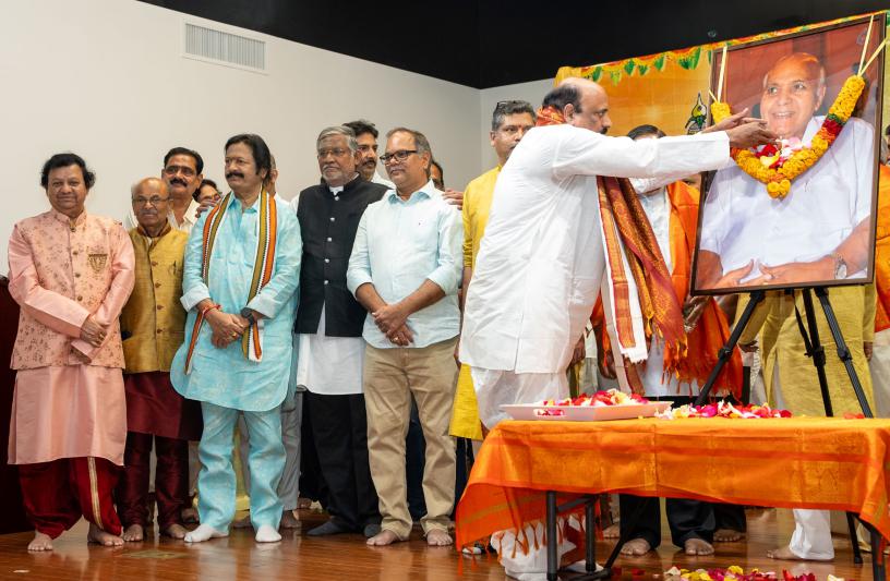 shraddanjali-to-ramoji-rao-in-dallas-8.jpg