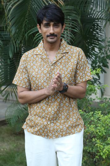siddharth-stills-3-4.jpg