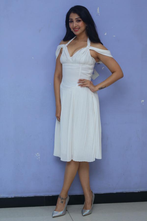 sneha-malavya-stills-14.jpg