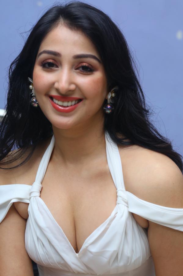 sneha-malavya-stills-6.jpg