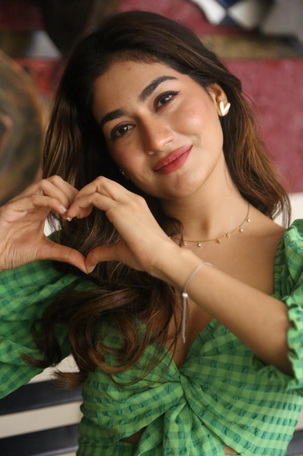 sneha-malviya-stills-2-10.jpg