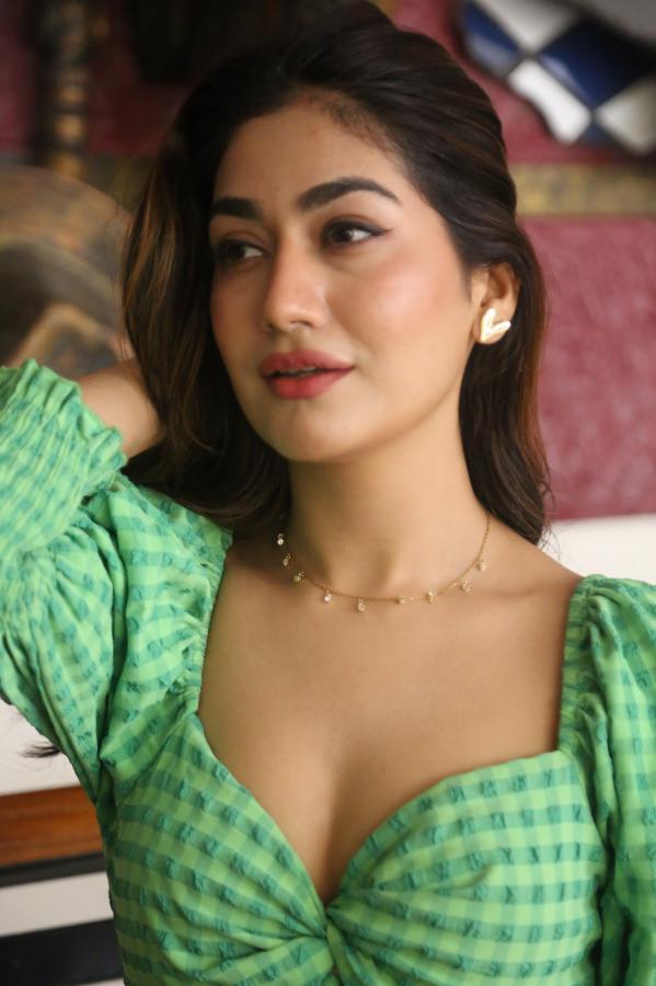 sneha-malviya-stills-2-13.jpg