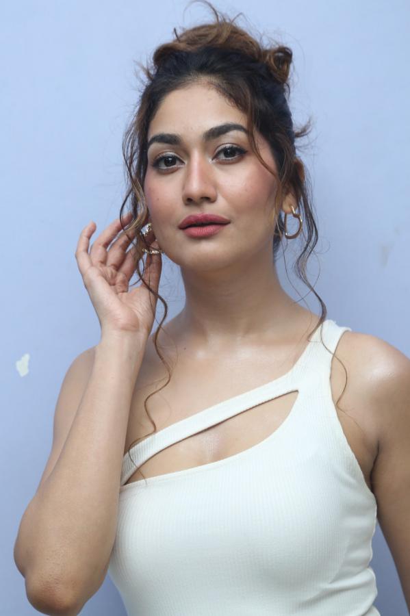 sneha-malviya-stills-9.jpg