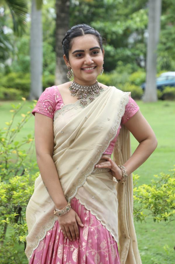 sonia-singh-stills-12.jpg