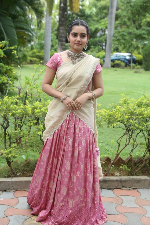 sonia-singh-stills-16.jpg