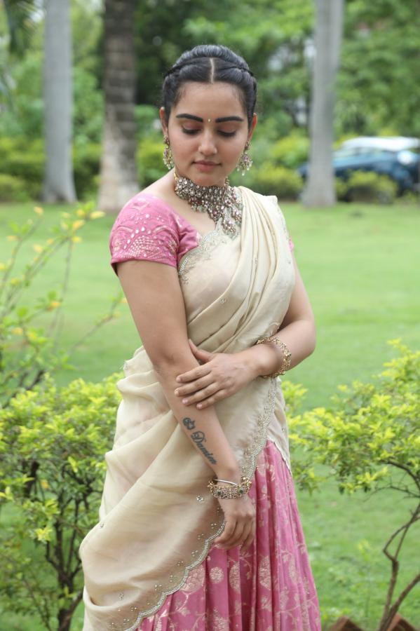 sonia-singh-stills-18.jpg