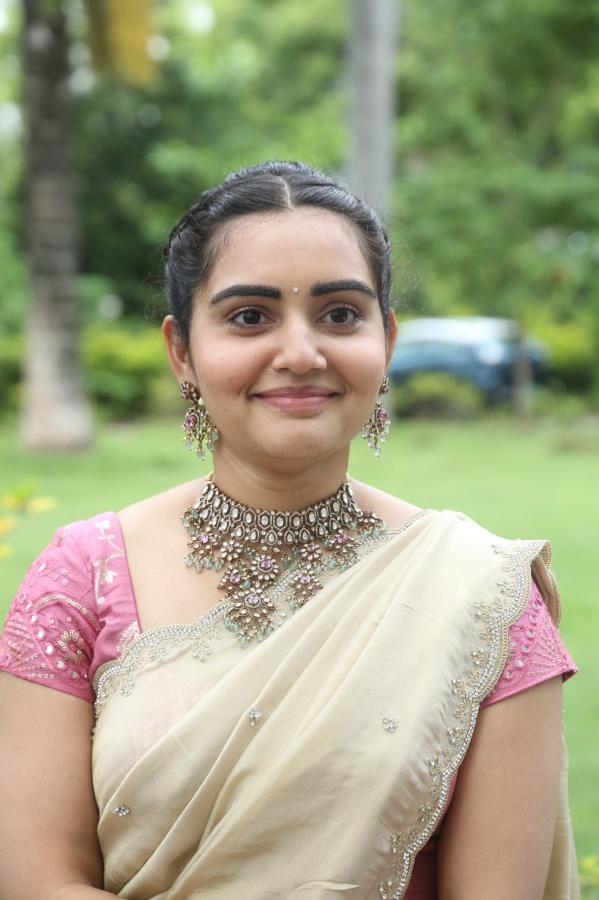 sonia-singh-stills-20.jpg