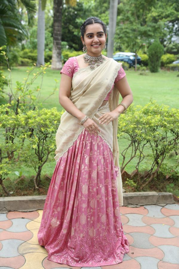 sonia-singh-stills-3.jpg