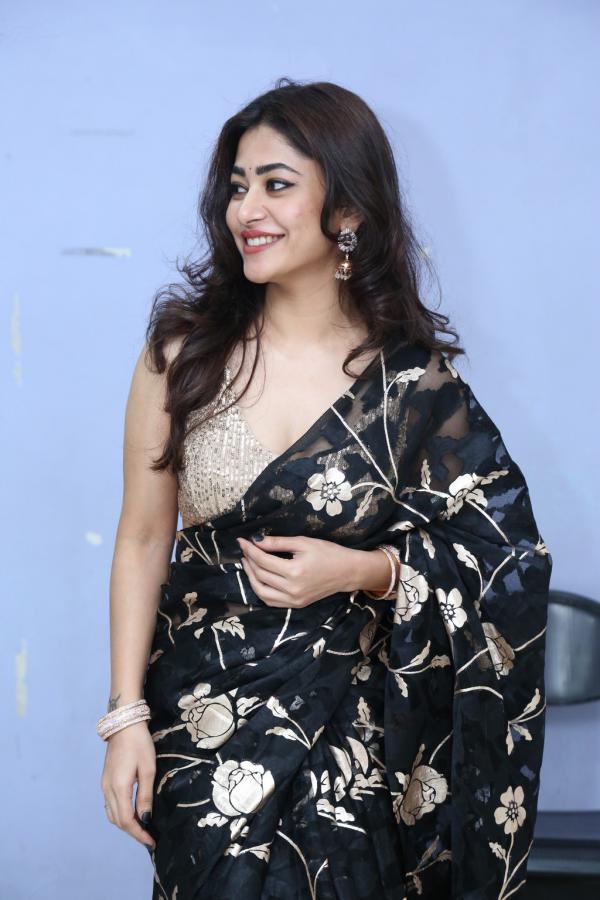 sonu-thakur-stills-11.jpg