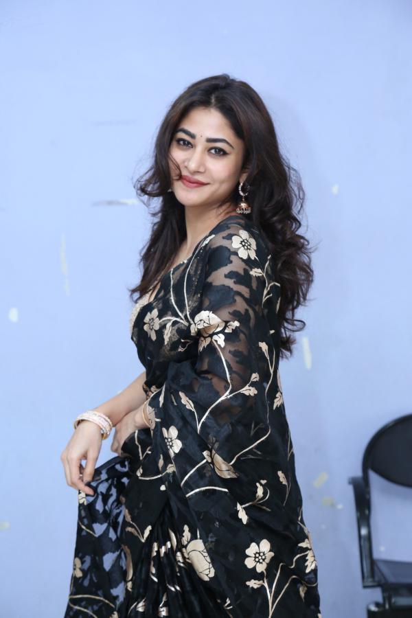 sonu-thakur-stills-12.jpg
