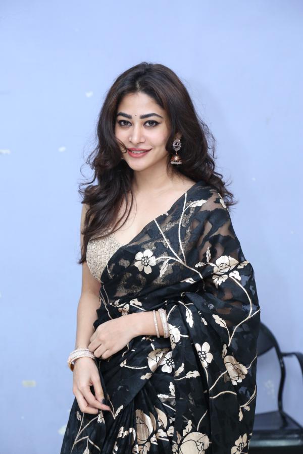 sonu-thakur-stills-14.jpg