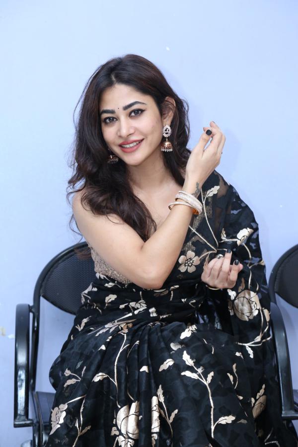 sonu-thakur-stills-3.jpg