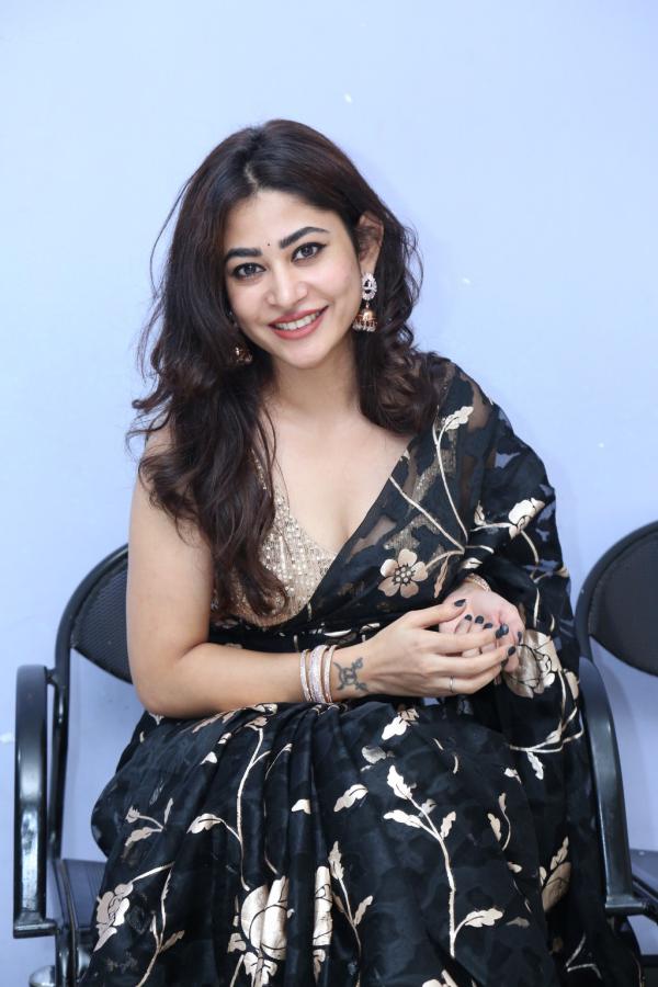 sonu-thakur-stills-4.jpg