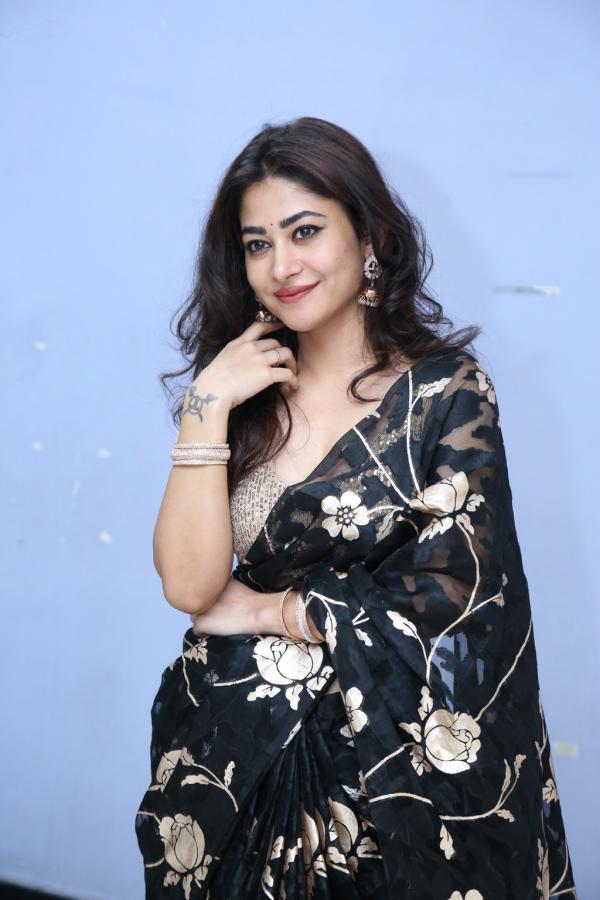 sonu-thakur-stills-8.jpg