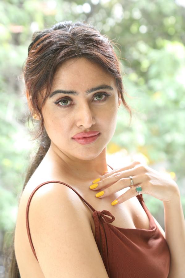 sony-cherista-stills-2-10.jpg