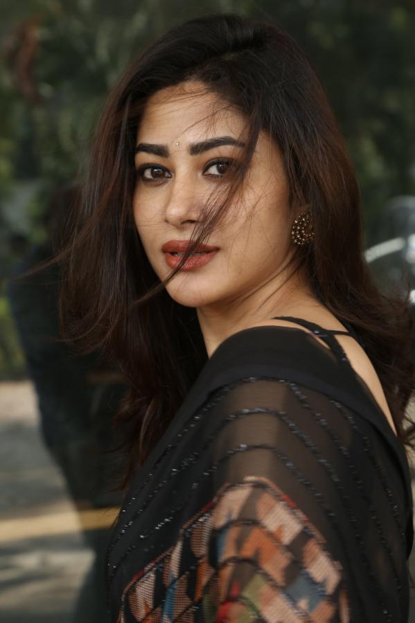 sony-thakur-stills-10.jpg