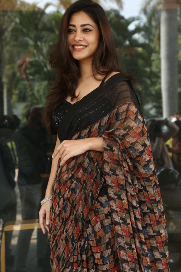 sony-thakur-stills-5.jpg