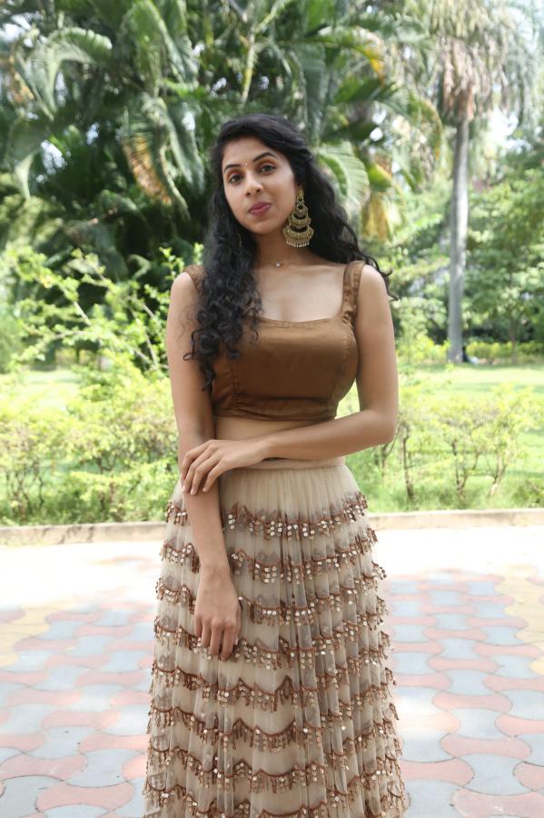 sravanthi-prattipati-stills-11.jpg