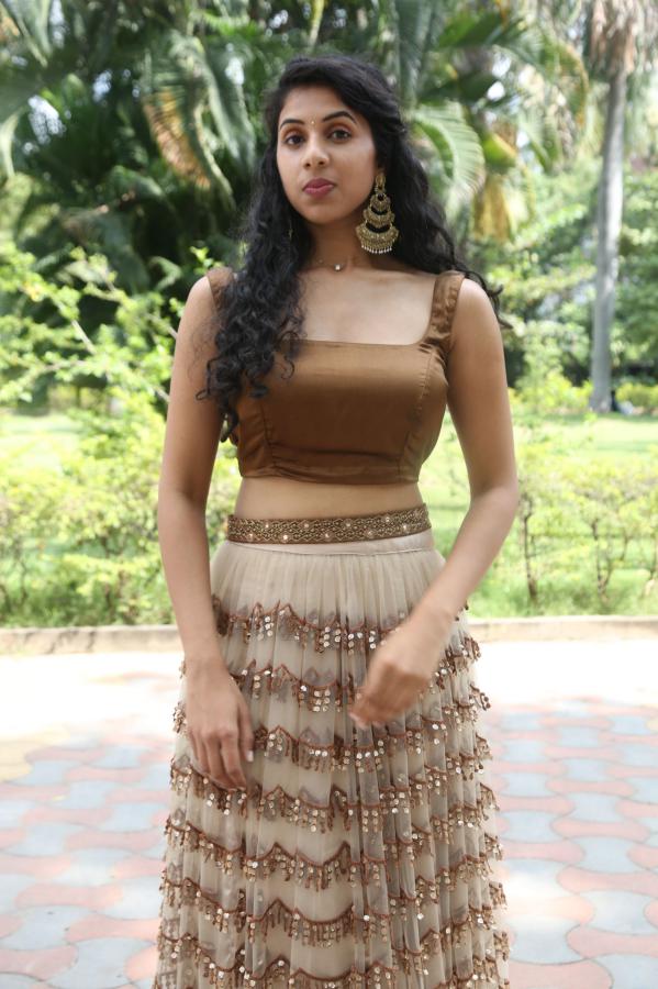 sravanthi-prattipati-stills-12.jpg