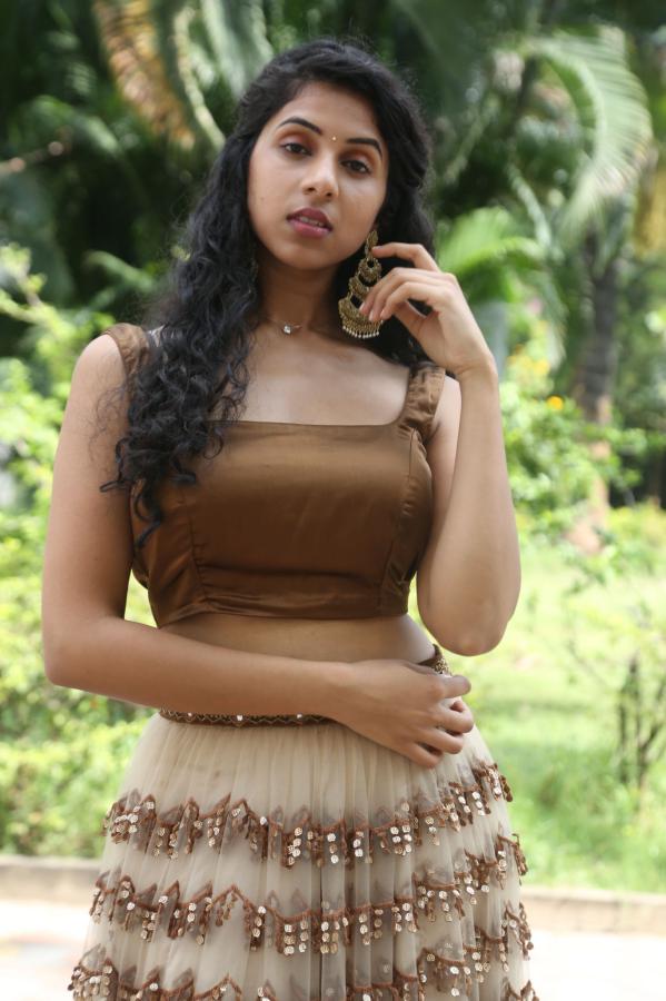 sravanthi-prattipati-stills-4.jpg