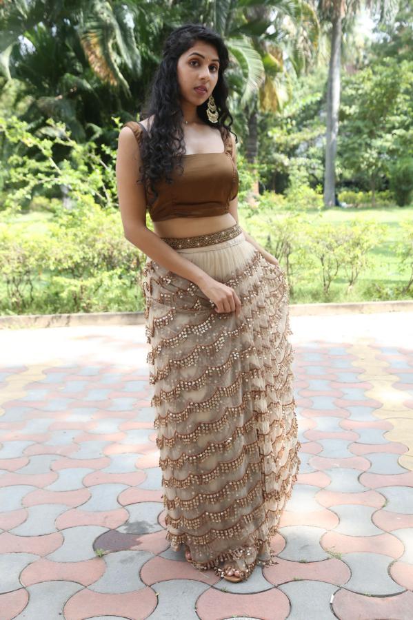 sravanthi-prattipati-stills-8.jpg