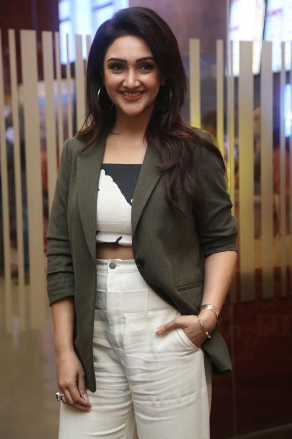 sri-devi-vijay-kumar-stills-3.jpg